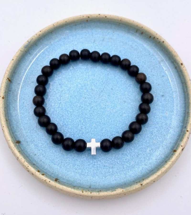 Bygabay Armbaand Med Traeperler Og Soelvkors 18cm OnlyByGrace