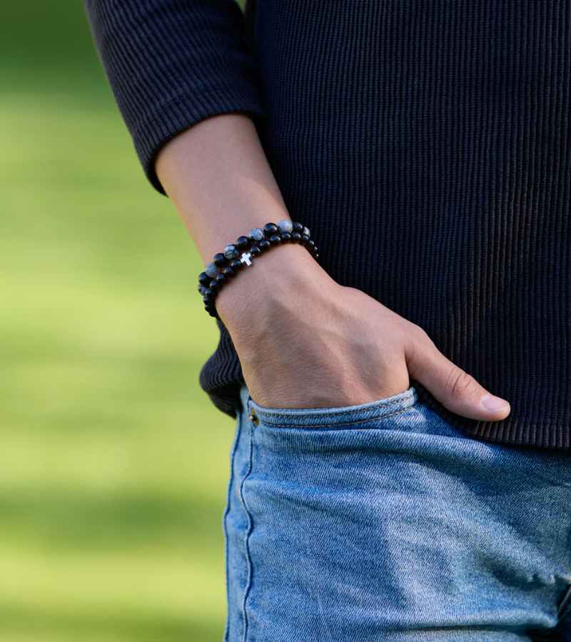 Bygabay Armbaand Med Traeperler Og Soelvkors OnlyByGrace