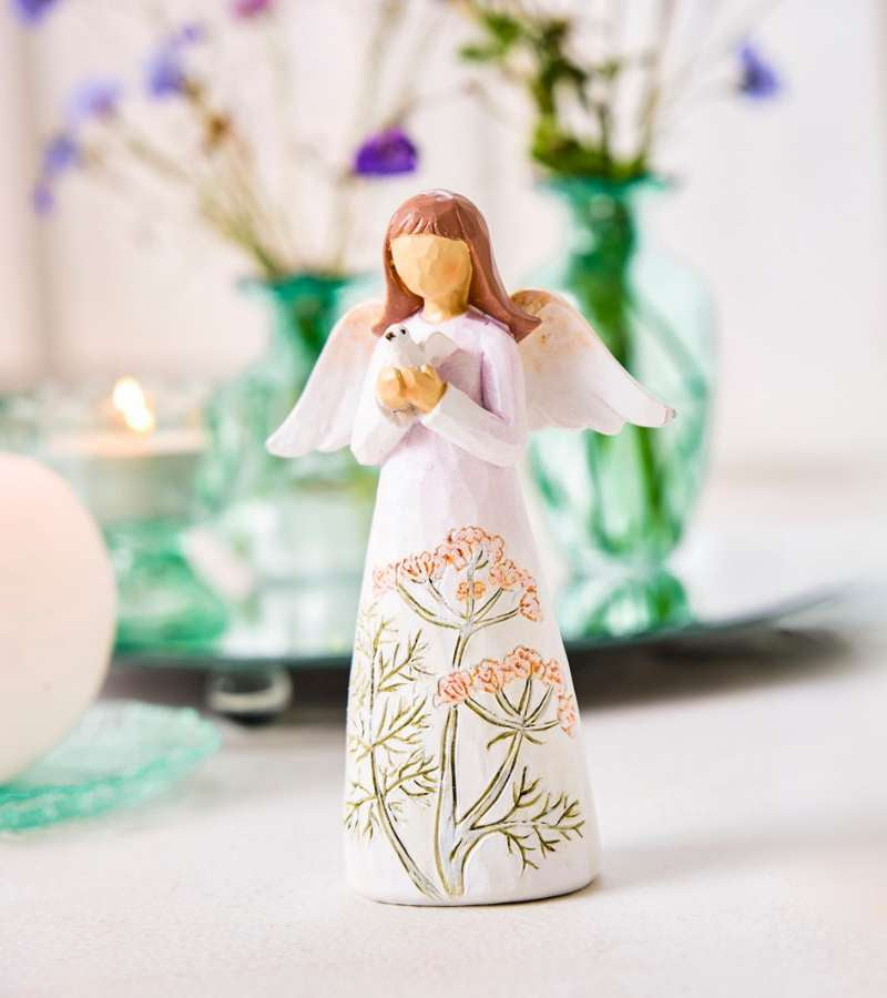 Englepige med rosa kjole og due OnlyByGrace