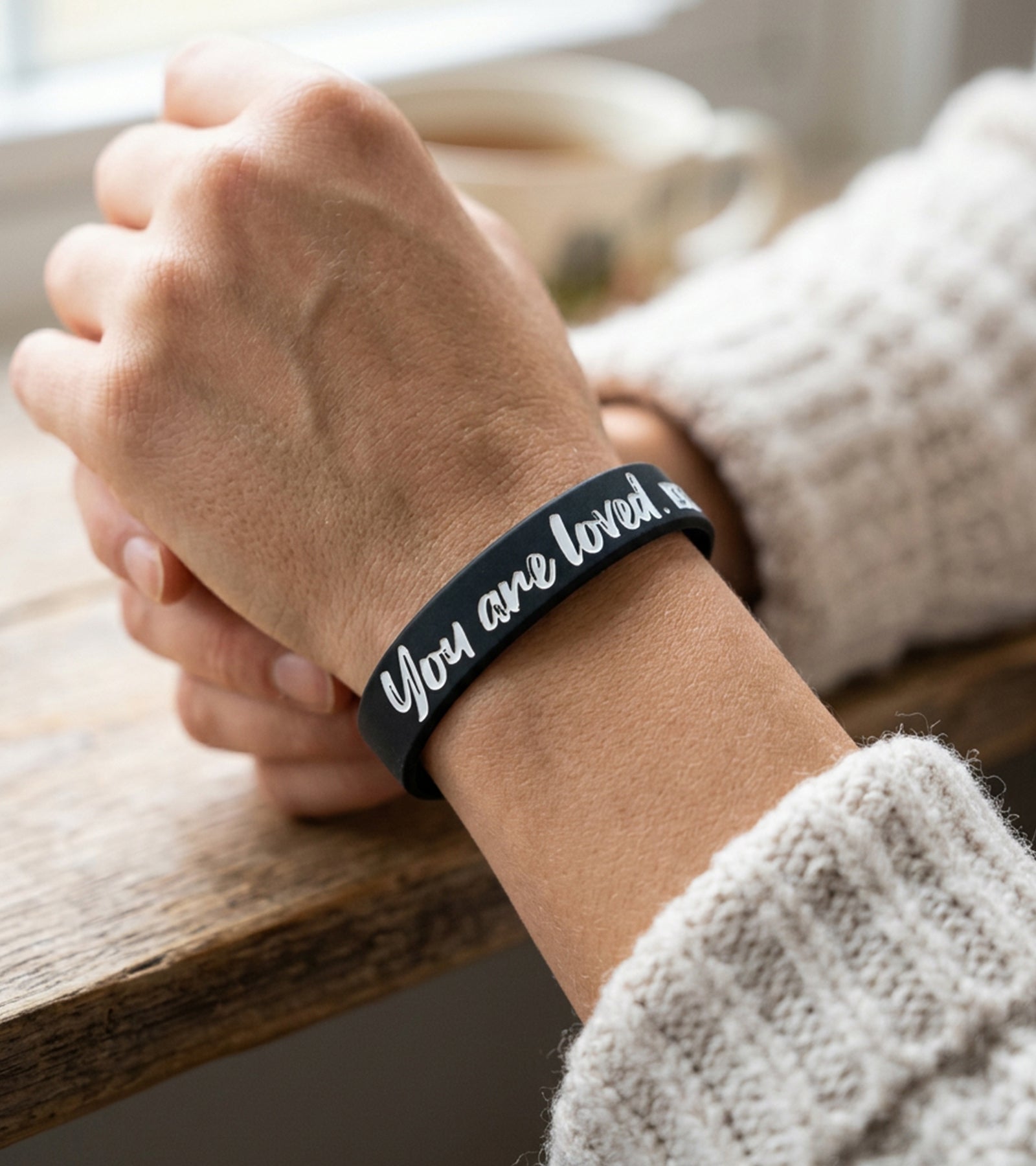 Silikone Armbånd: You Are Loved, Sort