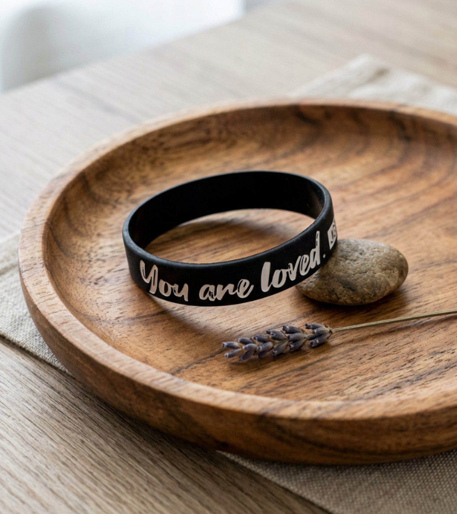 Silikone Armbånd: You Are Loved, Sort