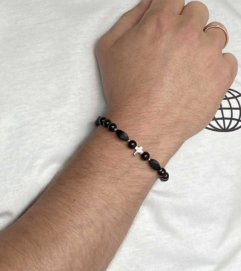 By Gabay med kors glas og træperler OnlyByGrace