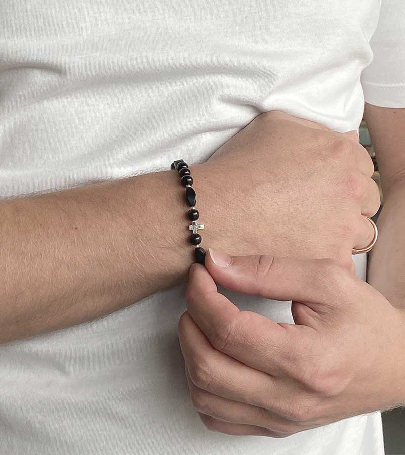 By Gabay med kors glas og træperler OnlyByGrace