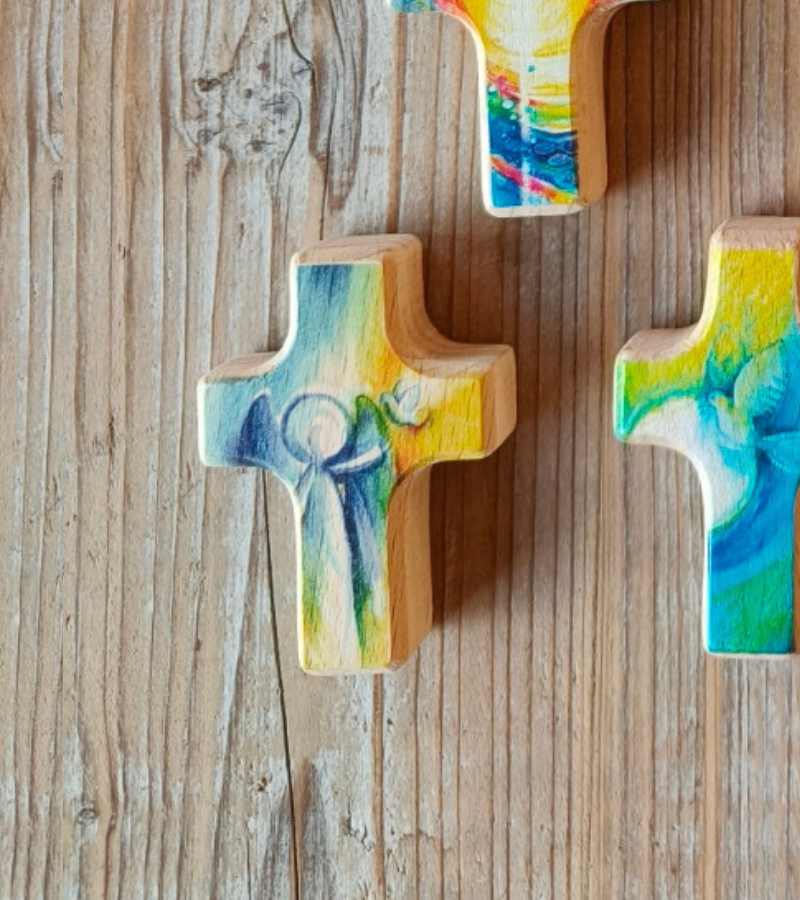 Kors i birketrae engel og helligåndsdue OnlyByGrace