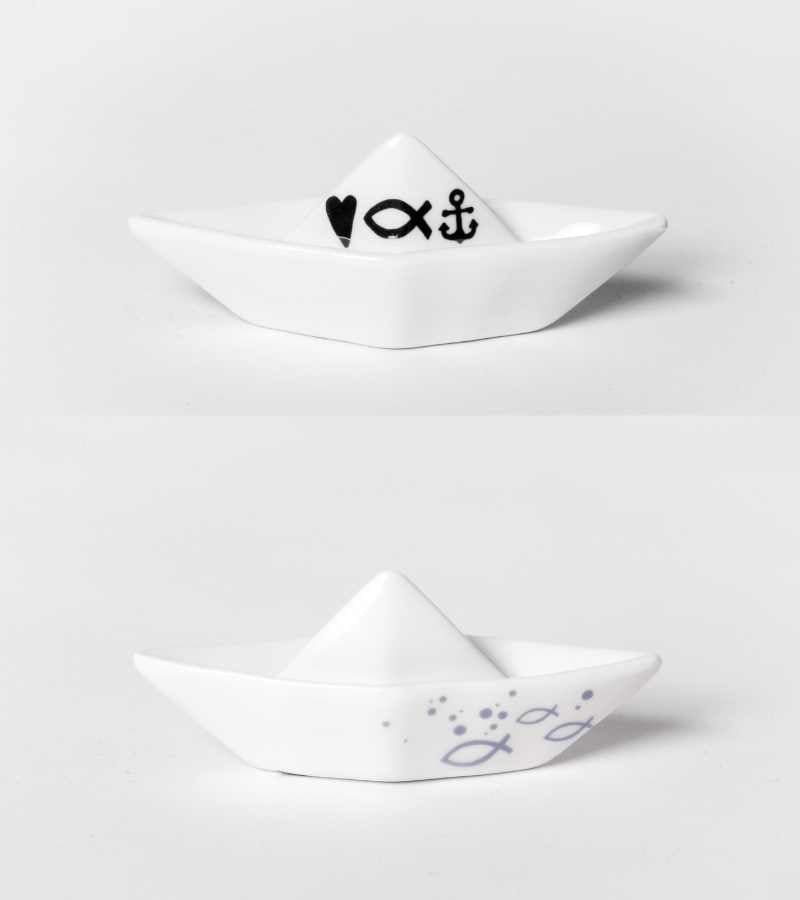 Lille porcelænsbåd med symboler OnlyByGrace