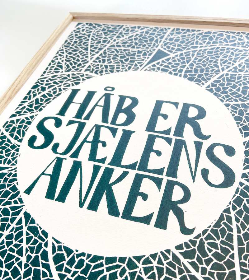 Linoleumstryk haab er sjaelens anker A3 moerkegroen OnlyByGrace