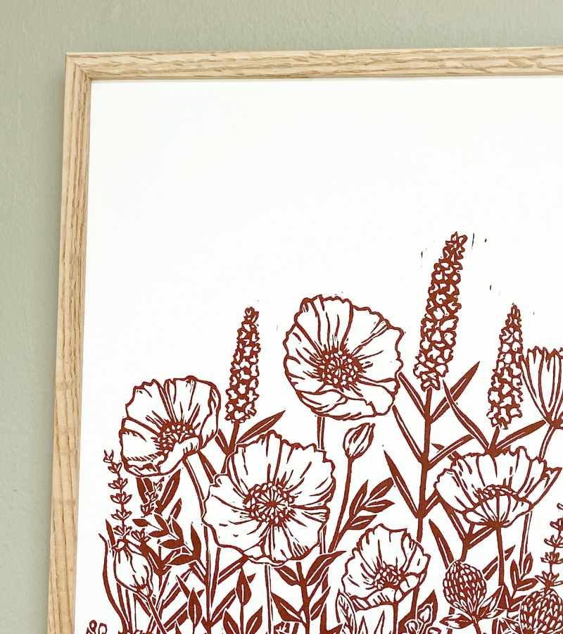 Linoleumstryk markens liljer brun OnlyByGrace