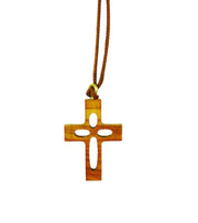 Maria Laach Moderne Korsvedhaeng I Trae Med Symbol Af Kors OnlyByGrace