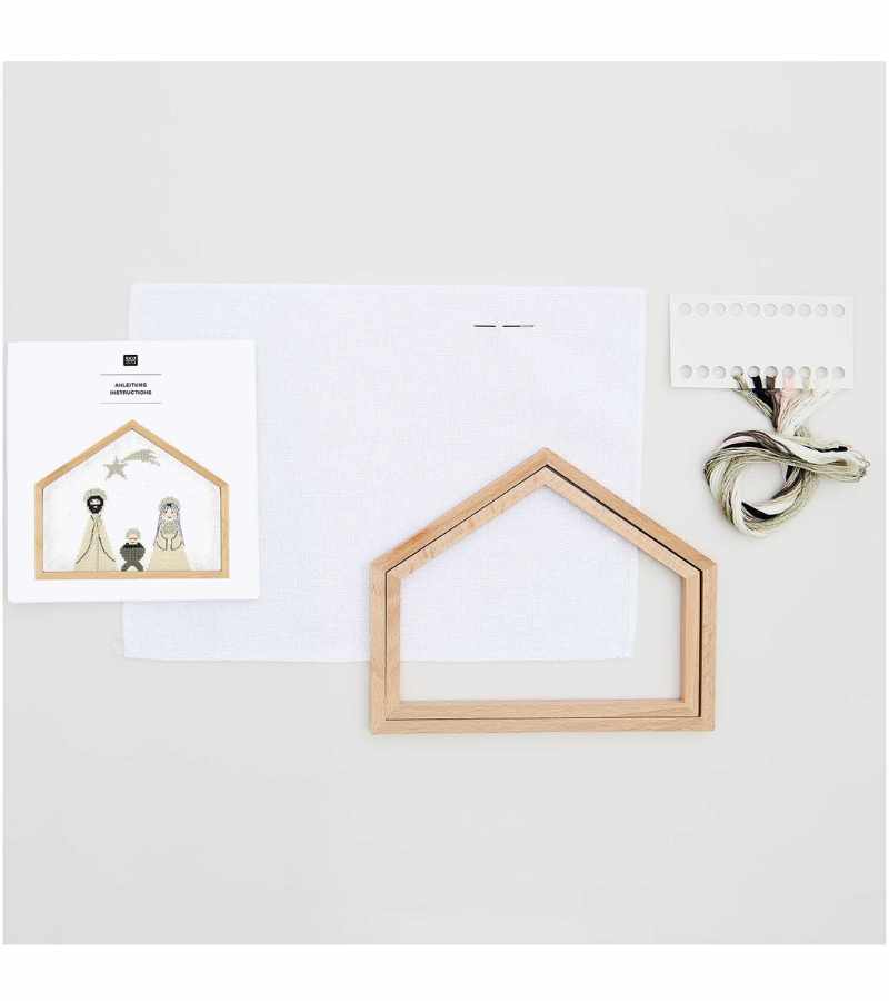 OnlyByGrace DIY Korsstingsbroderi julekrybbe billede