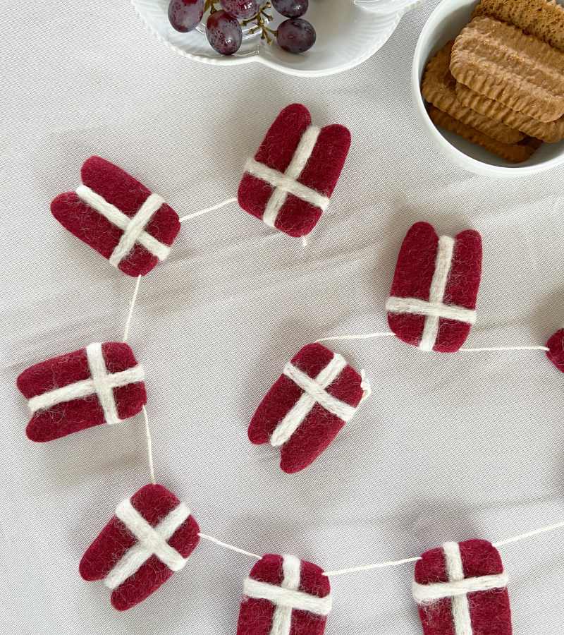 OnlyByGrace Flag Guirlande Filt Gry & Sif