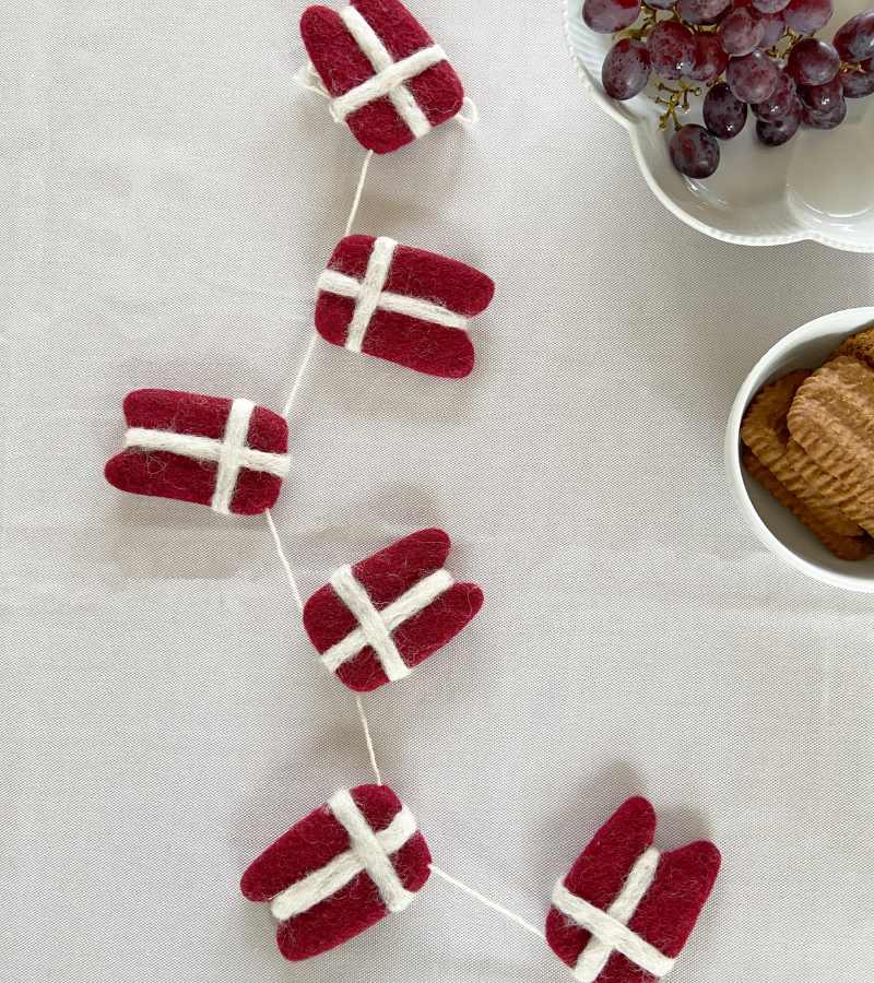OnlyByGrace Flag Guirlande Filt Gry & Sif
