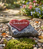 Bestemor, Rødt Glasshjerte På Granittstein