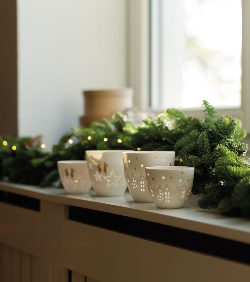 OnlyByGrace-Lille-Stor-Porcelæns Fyrfadsstage Med Engle Og Stjerne Motiv