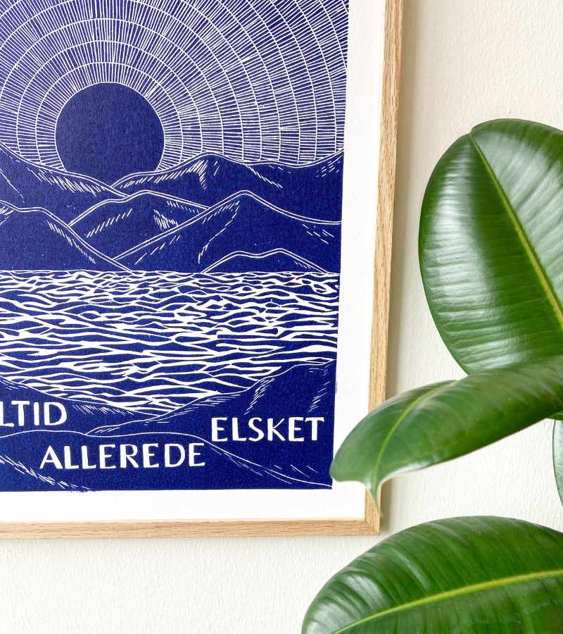 OnlyByGrace Linoleumstryk altid allerede elsket mørkeblå a3