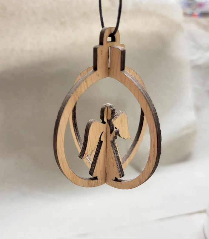 OnlyByGrace Vibeager design Julekugle med engel ophæng EG