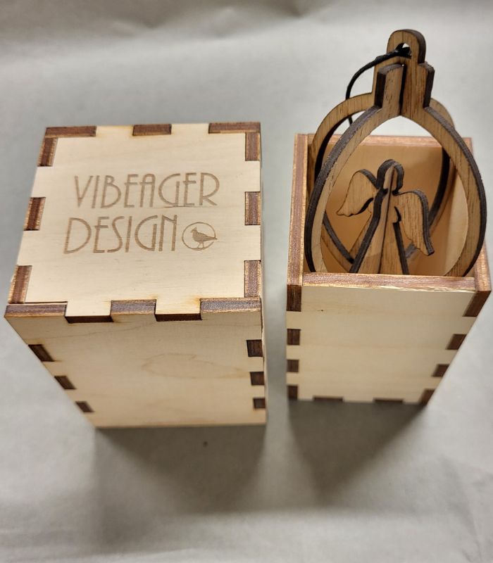 OnlyByGrace Vibeager design Julekugle med engel ophæng i æske EG