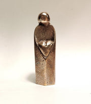 OnlyByGrace bronze figur menneske med hjerte1