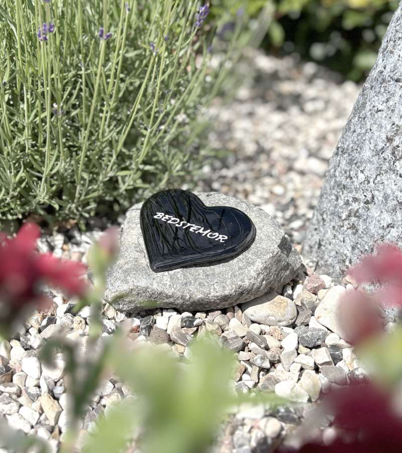 OnlyByGrace gravsten glashjerte sort bedstemor
