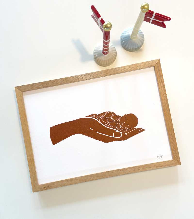 OnlyByGrace Linoleumstryk Lille Guds barn A4 Plakat Brunokker