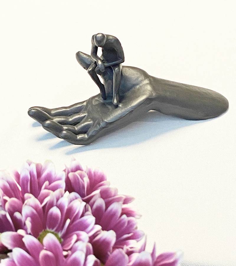 OnlyByGrace Skulptur Ledet På Vej Gilde
