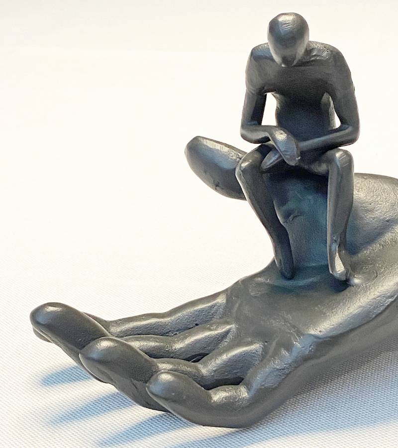 OnlyByGrace Skulptur Ledet På Vej Gilde