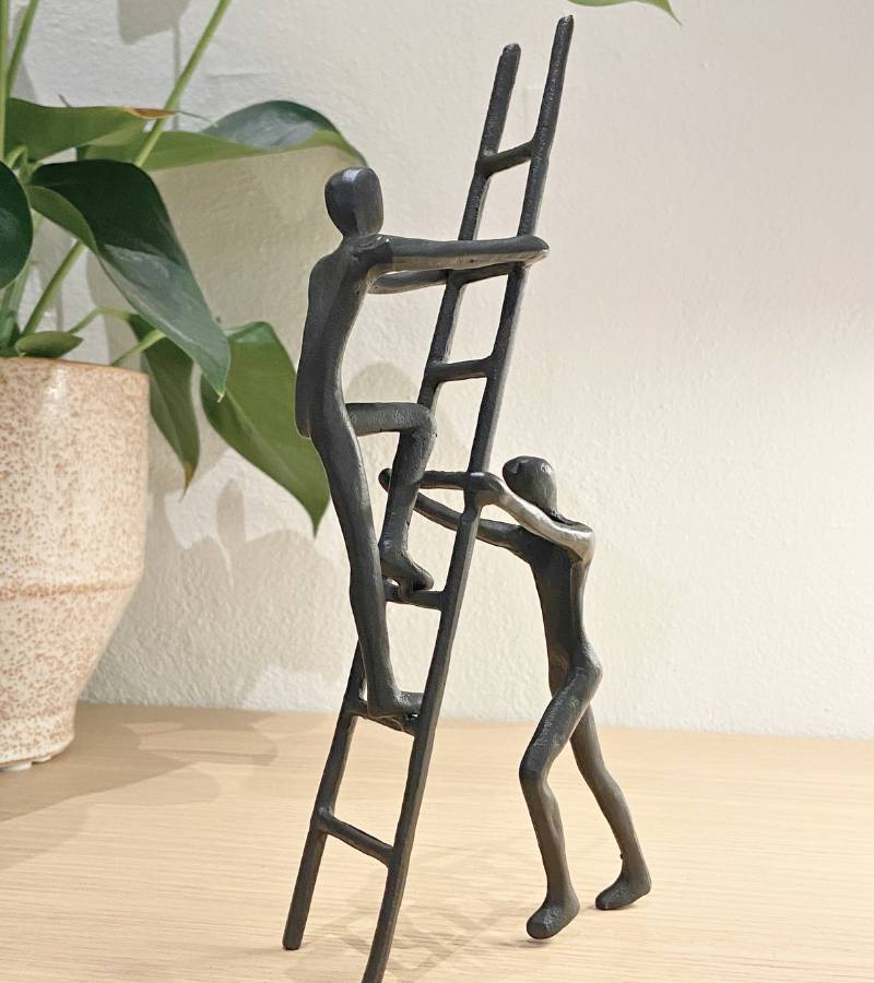 OnlyByGrace Skulptur Teamwork Gilde
