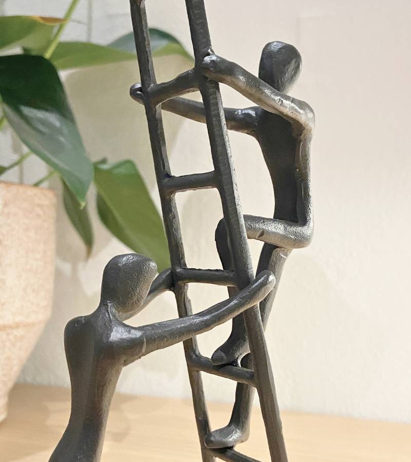 OnlyByGrace Skulptur Teamwork Gilde