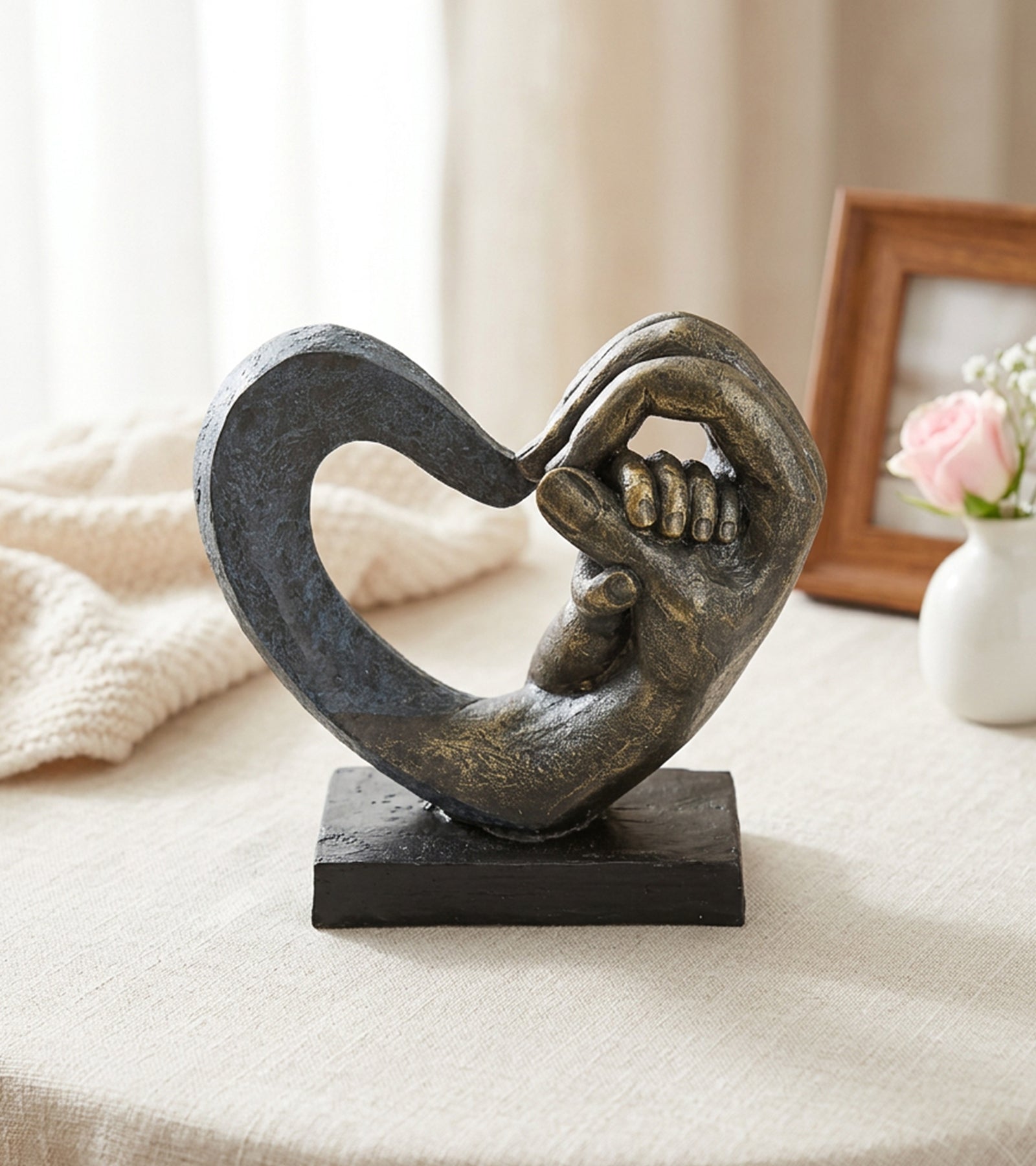 Skulptur, Hjerte med barne- og voksenhender