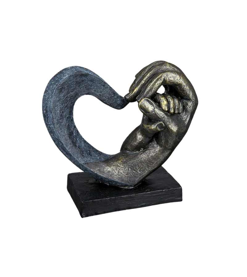 Skulptur Hjerte Med Barn Og Voksen Haender OnlyByGrace