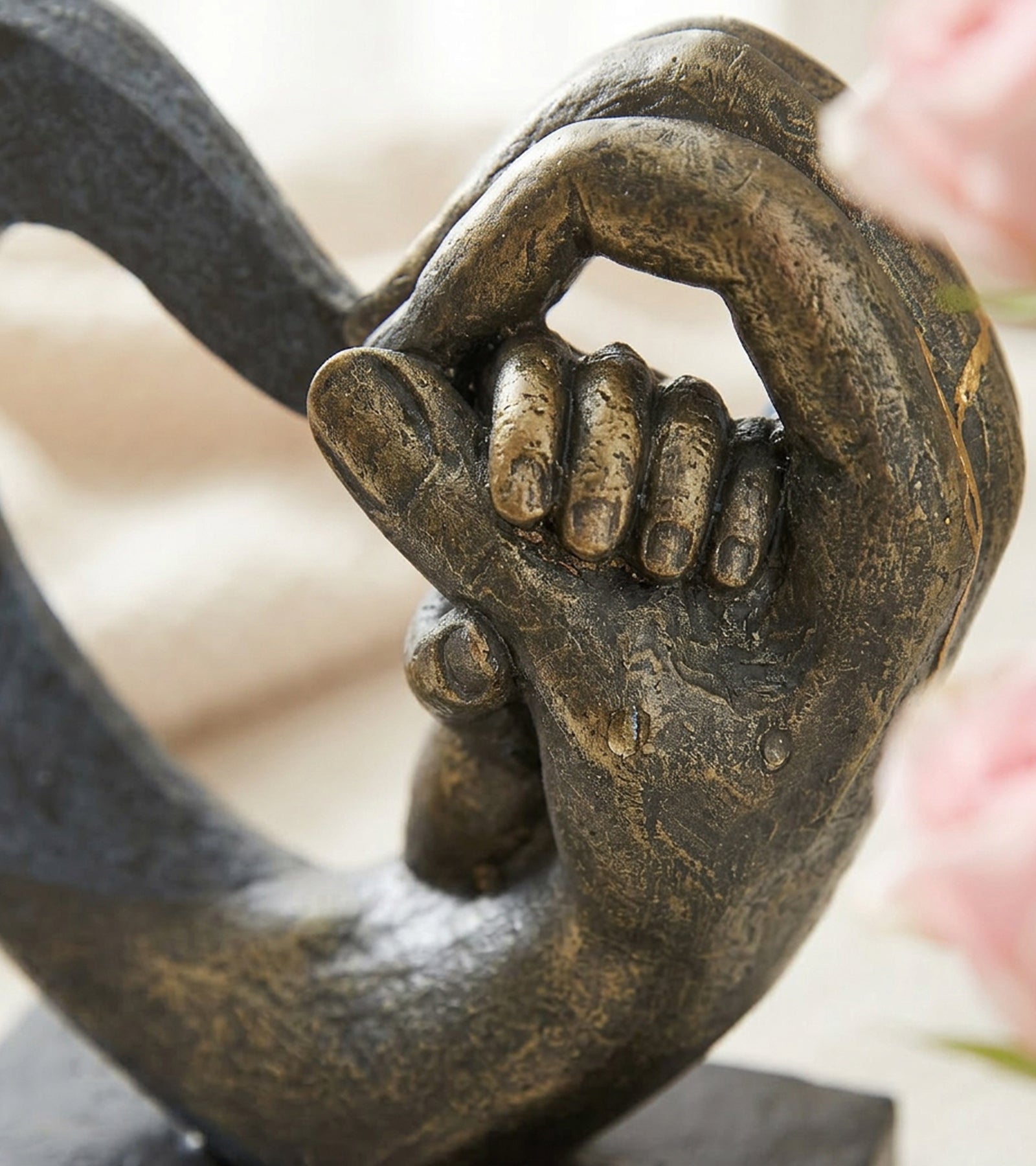 Skulptur, Hjerte med barne- og voksenhender