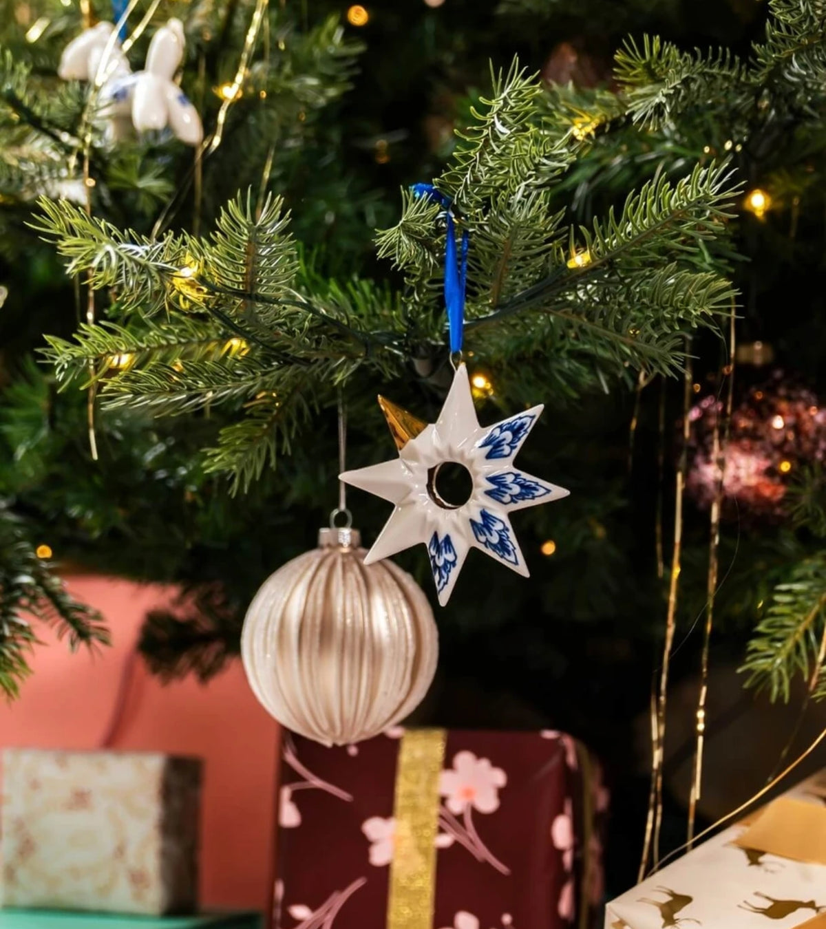 Stjerneophæng, hvidt med blå motiv, Porcelæn