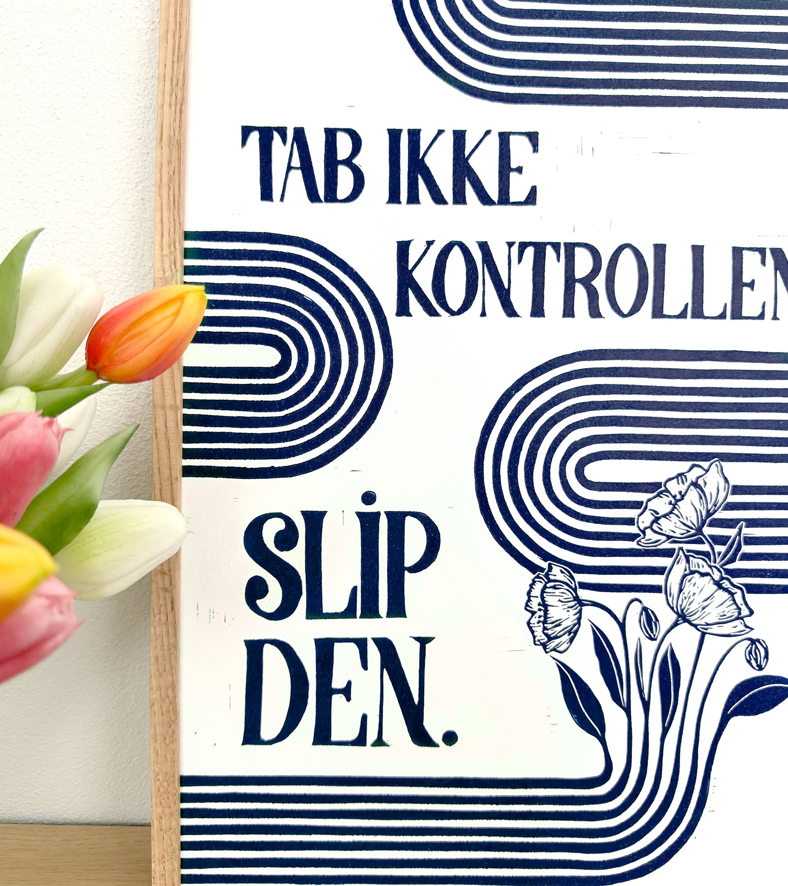 Linoleumstryk: Tab ikke kontrollen, A3 Plakat, Mørkeblå