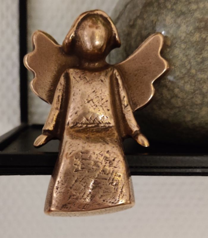 OnlyByGrace Bronze engel tilfreds
