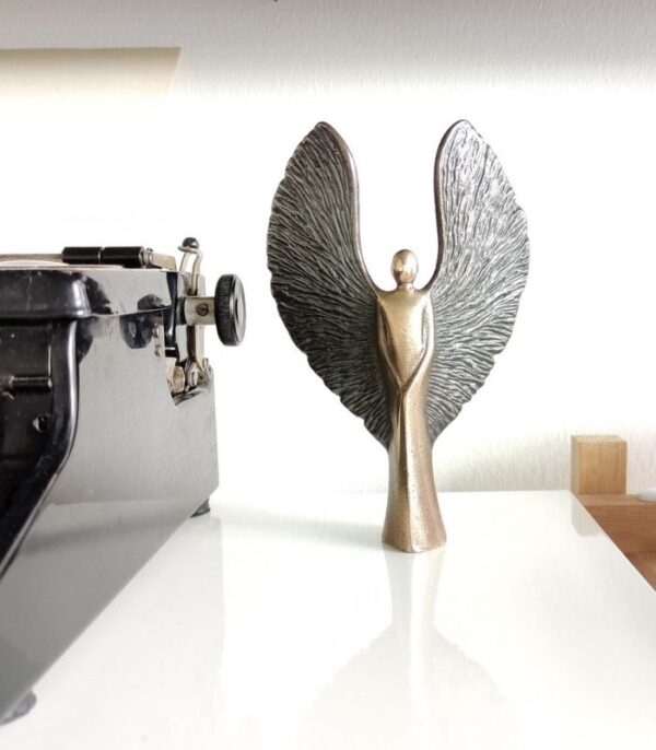 OnlyByGrace-Bronzefigur-engel-store-vinger