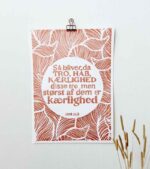 OnlyByGrace linoleumstryk Tro håb kærlighed 1 kor 13 13 Okker Plakat