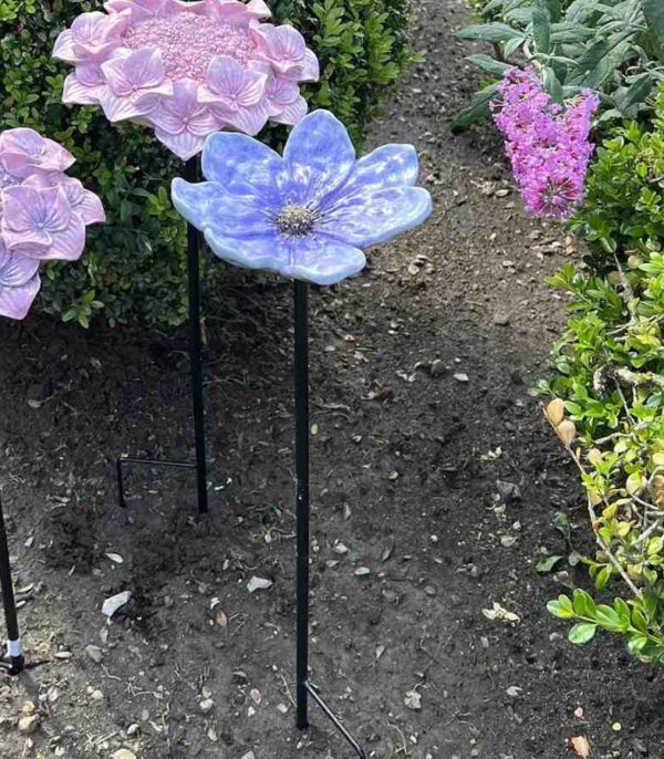 OnlyByGrace Blå blomst keramik- med spyd