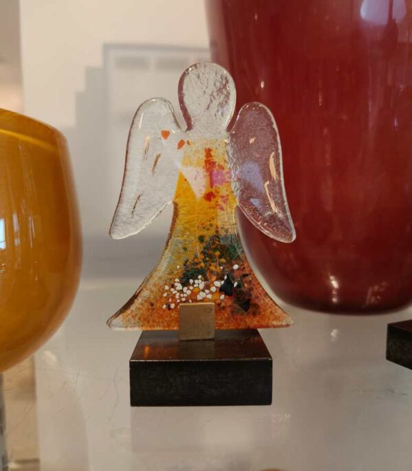 Maria Laach Roed og gul Glas Skulptur Af Engel OnlyByGrace